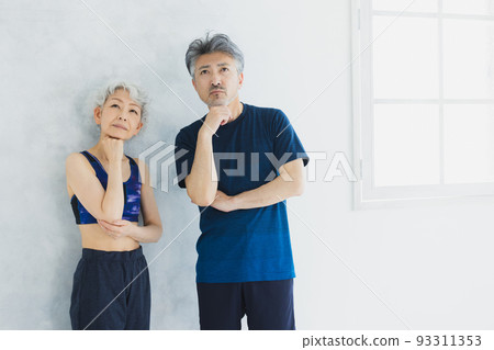 白髮 運動服 情侶 93311353