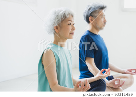 gray hair fitness 93311489