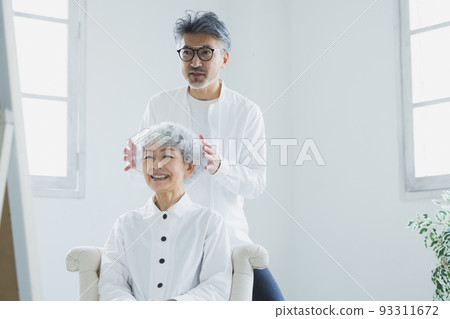 Men and women with gray hair to make hair 93311672