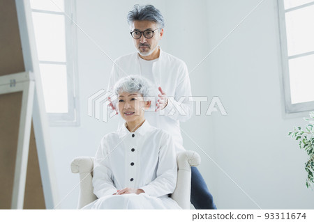 Men and women with gray hair to make hair Men and women with gray hair to make hair 93311674