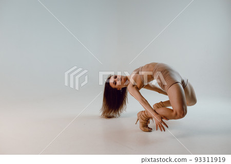 Young woman dancer dancing high heels dance 93311919