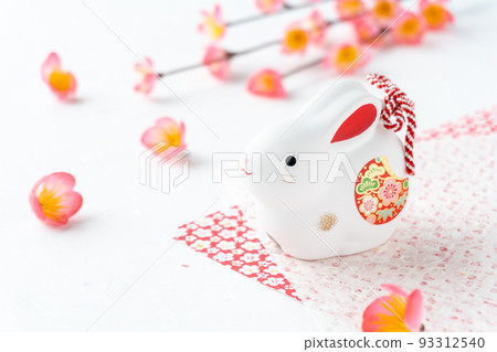 New Year's card for the year of the rabbit | Rabbit zodiac figurine and plum blossoms New Year's card for the year of the rabbit | Rabbit zodiac figurine and plum blossoms 93312540