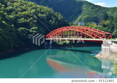 東京奧多摩湖峰谷橋 93312965