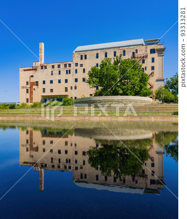 Sunny view of the Oklahoma City National Memorial and Museum 93313281