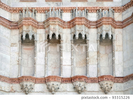 Facade of the San Petronio Basilica in Bologna, Italy Facade of the San Petronio Basilica in Bologna, Italy 93315226