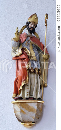 Statue of Saint in the Saint Lawrence church in Kleinostheim, Germany Statue of Saint in the Saint Lawrence church in Kleinostheim, Germany 93315602