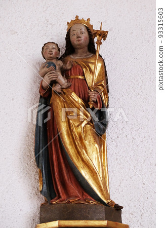 Virgin Mary with baby Jesus statue in the Saint Lawrence church in Kleinostheim, Germany 93315603