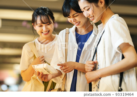 Woman buying souvenirs while traveling Woman buying souvenirs while traveling 93319464