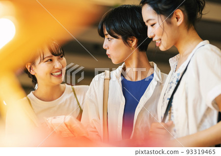 Woman buying souvenirs while traveling Woman buying souvenirs while traveling 93319465