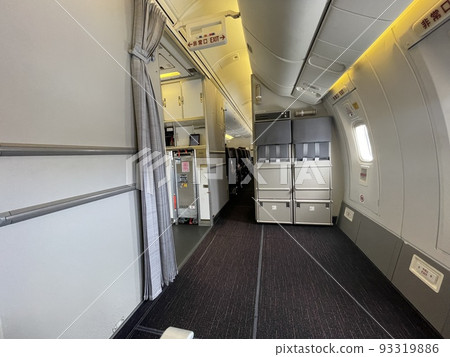 機上國際航班，緊急出口座位，寬敞的腿部空間，機上圖像 93319886