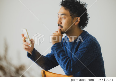 智能手機鬍子男人 93319924