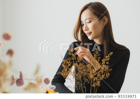 Female dried flowers Female dried flowers 93319971