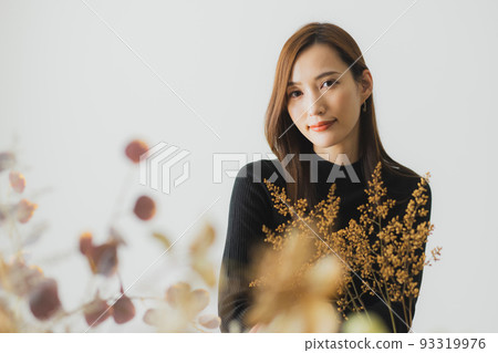 Female dried flowers 93319976