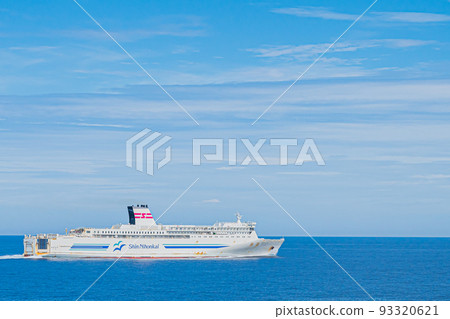 The sea, the sky and the ferry of the Sea of Japan The sea, the sky and the ferry of the Sea of Japan 93320621