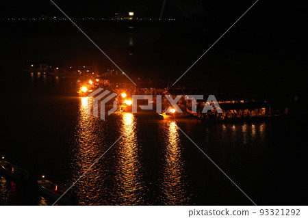 Cormorant boats and houseboats on the Nagara River 93321292