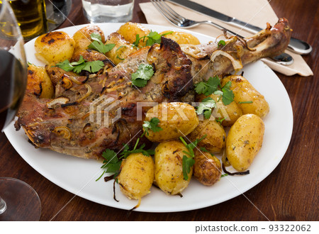 Lamb shoulder baked with new potatoes 93322062