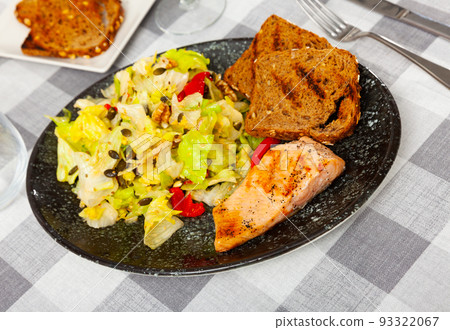 Appetizing salmon with a vegetable salad 93322067