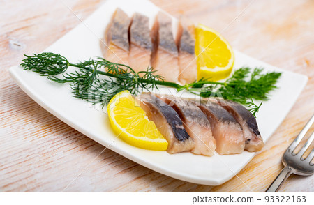 Marinated herring with sliced lemon and dill 93322163