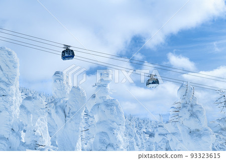 Snow covered trees and gondolas in the silver world of Zao, Yamagata Snow covered trees and gondolas in the silver world of Zao, Yamagata 93323615