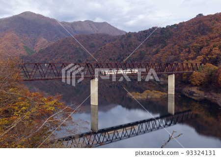 Autumn leaves mountain, Lake Gojuri, Aizu Kinugawa Line Yunishigawa Bridge and train Autumn leaves mountain, Lake Gojuri, Aizu Kinugawa Line Yunishigawa Bridge and train 93324131