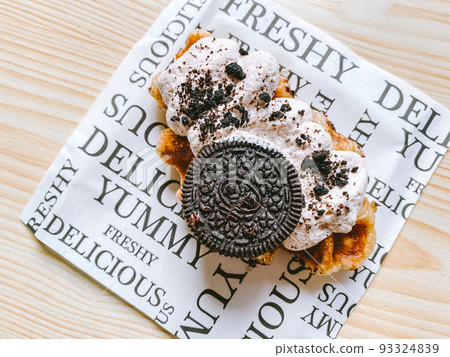 Croffle with cookie and cream on top on the table 93324839