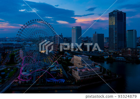 大城市橫濱灣地區的遊樂園和街道景觀，黎明前的黑暗｜神奈川縣橫濱市 93324879