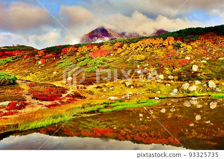Daisetsuzan, Hokkaido Autumn leaves of Mt. Asahidake Daisetsuzan, Hokkaido Autumn leaves of Mt. Asahidake 93325735