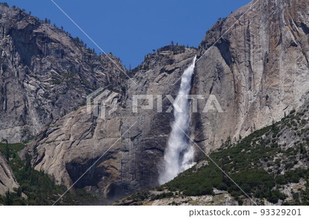 Yosemite Falls in Yosemite National Park, USA 93329201