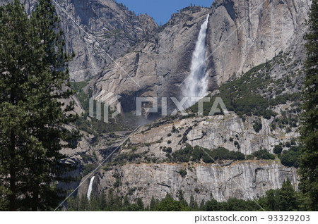 優勝美地在優勝美地國家公園，美國下跌 93329203