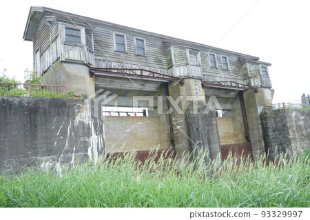 6月釧路濕原岩戸木水閘（舊水閘） 93329997