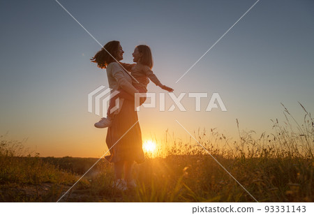 Happy family at sunset 93331143