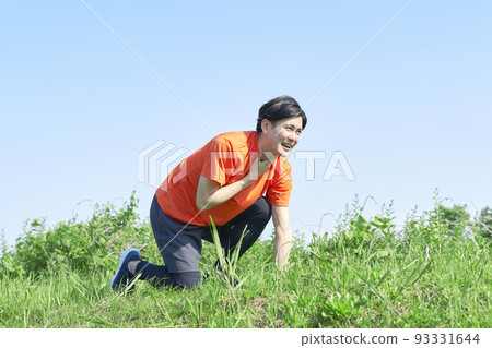A man who becomes unwell while exercising outside 93331644