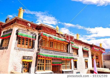 印度最北端的未開發地區，Stonde Monastery 和 Zanskar 地區的藍天 93332599