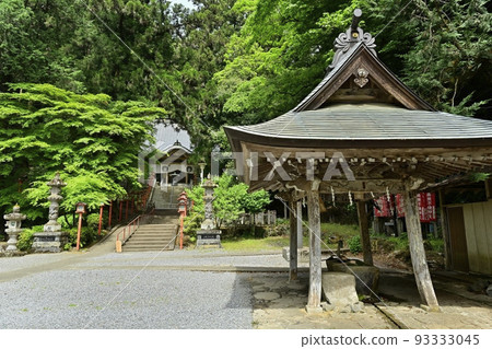 通往栃木市出鶴山萬願寺的長屋和正殿的石階 通往栃木市出鶴山萬願寺的長屋和正殿的石階 93333045