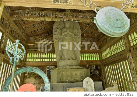 栃木市出泉山萬願寺重殿千手觀音菩薩石像 栃木市出泉山萬願寺重殿千手觀音菩薩石像 93333052