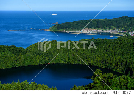 Passenger boat sailing off the coast of Toga Bay and Ninome Lagoon Oga Peninsula Hachibodai 93333057