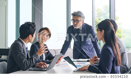 滿足不同世代的商業團體 滿足不同世代的商業團體 93334210