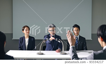 Press conference 93334217