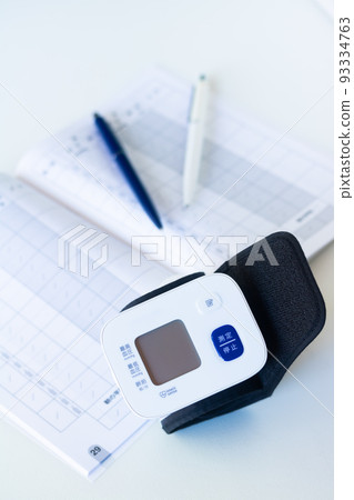 使用腕式血壓計進行家庭血壓測量 93334763