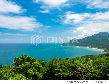 East coast of Taiwan with amazing ocean and mountain views in Hualien, Taiwan. 93334804