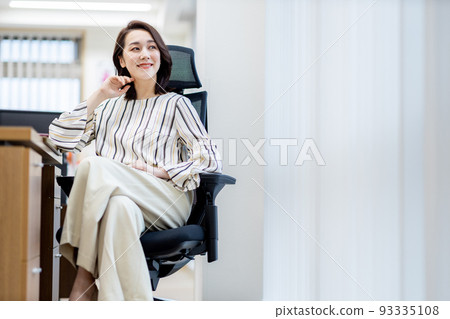 女性精英 93335108