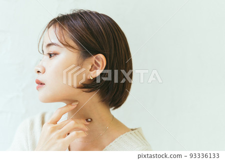 Female hair style 93336133