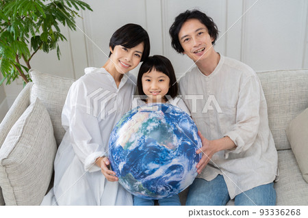 Thinking about the global environment as a family 93336268