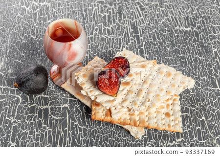 traditional Jewish kosher matzo for Easter pesah 93337169