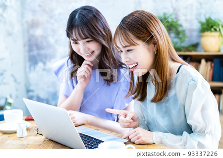 Two young women planning a trip 93337226