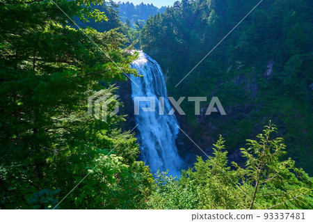 Sanjo Falls in Oze (Hinoemata Village, Fukushima Prefecture) Sanjo Falls in Oze (Hinoemata Village, Fukushima Prefecture) 93337481