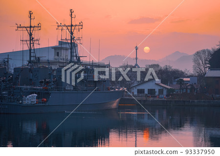 Dawn at Maizuru Port from Maizuru Akarenga Park Dawn at Maizuru Port from Maizuru Akarenga Park 93337950