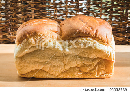 柔和的陽光和兩座麵包山,水平角 柔和的陽光和兩座麵包山,水平角 93338789