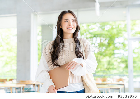 有電腦的女大學生 93338959