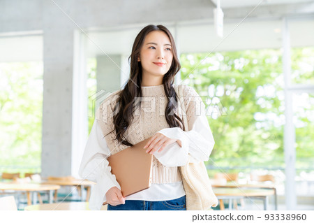 有電腦的女大學生 93338960